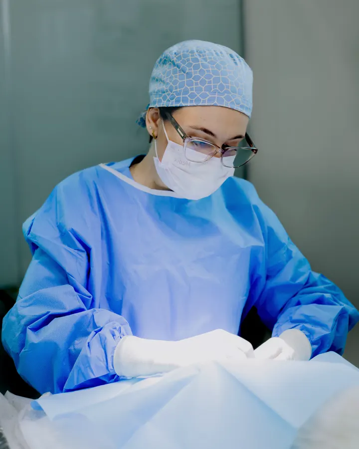 Dra. Gabriely Moura em cirurgia
